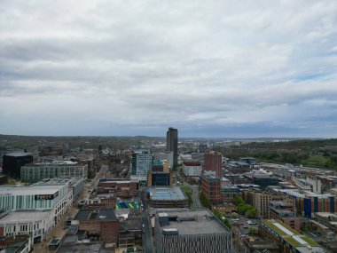 İngiltere 'nin Güney Yorkshire ilçesinde yer alan Sheffield Şehir Merkezi' nin havadan görünüşü. Yüksek Açılı Kamera 29 Nisan 2024 'te İHA' nın Orta Yükseklikten Kamerası ile yakalandı..