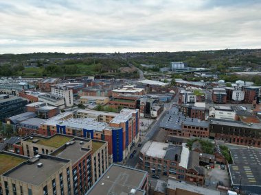 İngiltere 'nin Güney Yorkshire ilçesinde yer alan Sheffield Şehir Merkezi' nin havadan görünüşü. Yüksek Açılı Kamera 29 Nisan 2024 'te İHA' nın Orta Yükseklikten Kamerası ile yakalandı..