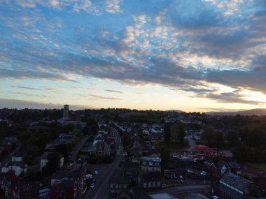 Günbatımında İngiltere, Usk Wales nehri üzerinde bulunan Newport şehrinin yüksek açılı görüntüsü. Hava Görüntüsü İHA 'nın Kamerasıyla 27 Mayıs 2024' te çekildi.