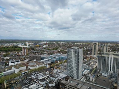 Batı Croydon Londra Başkent Turu 'nda yüksek açılı binaların manzarası. İngiltere 'nin merkezi Londra' sı. Hava Görüntüsü İHA 'nın Kamerasıyla 24 Nisan 2024' te çekildi.