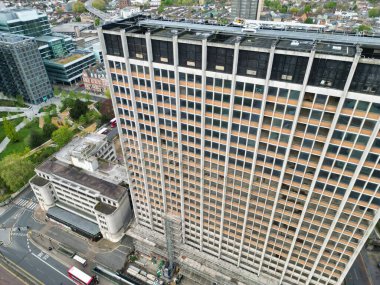 Batı Croydon Londra Başkent Turu 'nda yüksek açılı binaların manzarası. İngiltere 'nin merkezi Londra' sı. Hava Görüntüsü İHA 'nın Kamerasıyla 24 Nisan 2024' te çekildi.