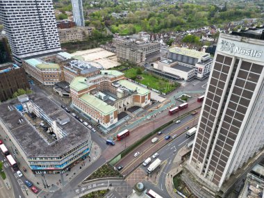 Batı Croydon Londra Başkent Turu 'nda yüksek açılı binaların manzarası. İngiltere 'nin merkezi Londra' sı. Hava Görüntüsü İHA 'nın Kamerasıyla 24 Nisan 2024' te çekildi.