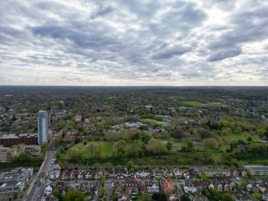 Batı Croydon Londra Başkent Turu 'nda yüksek açılı binaların manzarası. İngiltere 'nin merkezi Londra' sı. Hava Görüntüsü İHA 'nın Kamerasıyla 24 Nisan 2024' te çekildi.