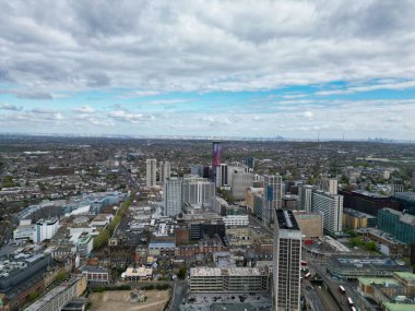Batı Croydon Londra Başkent Turu 'nda yüksek açılı binaların manzarası. İngiltere 'nin merkezi Londra' sı. Hava Görüntüsü İHA 'nın Kamerasıyla 24 Nisan 2024' te çekildi.