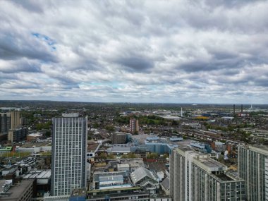 Batı Croydon Londra Başkent Turu 'nda yüksek açılı binaların manzarası. İngiltere 'nin merkezi Londra' sı. Hava Görüntüsü İHA 'nın Kamerasıyla 24 Nisan 2024' te çekildi.