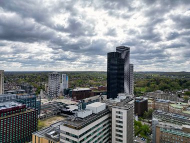 Batı Croydon Londra Başkent Turu 'nda yüksek açılı binaların manzarası. İngiltere 'nin merkezi Londra' sı. Hava Görüntüsü İHA 'nın Kamerasıyla 24 Nisan 2024' te çekildi.