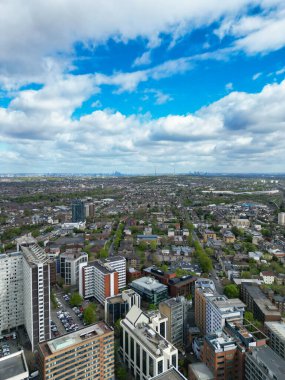 Batı Croydon Londra Başkent Turu 'nda yüksek açılı binaların manzarası. İngiltere 'nin merkezi Londra' sı. Hava Görüntüsü İHA 'nın Kamerasıyla 24 Nisan 2024' te çekildi.