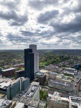 Batı Croydon Londra Başkent Turu 'nda yüksek açılı binaların manzarası. İngiltere 'nin merkezi Londra' sı. Hava Görüntüsü İHA 'nın Kamerasıyla 24 Nisan 2024' te çekildi.