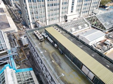 Batı Croydon Londra Başkent Turu 'nda yüksek açılı binaların manzarası. İngiltere 'nin merkezi Londra' sı. Hava Görüntüsü İHA 'nın Kamerasıyla 24 Nisan 2024' te çekildi.