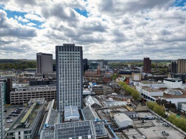 Batı Croydon Londra Başkent Turu 'nda yüksek açılı binaların manzarası. İngiltere 'nin merkezi Londra' sı. Hava Görüntüsü İHA 'nın Kamerasıyla 24 Nisan 2024' te çekildi.