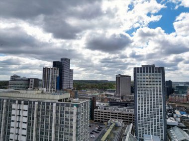 Batı Croydon Londra Başkent Turu 'nda yüksek açılı binaların manzarası. İngiltere 'nin merkezi Londra' sı. Hava Görüntüsü İHA 'nın Kamerasıyla 24 Nisan 2024' te çekildi.