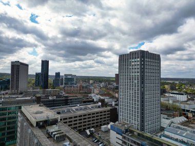 Batı Croydon Londra Başkent Turu 'nda yüksek açılı binaların manzarası. İngiltere 'nin merkezi Londra' sı. Hava Görüntüsü İHA 'nın Kamerasıyla 24 Nisan 2024' te çekildi.