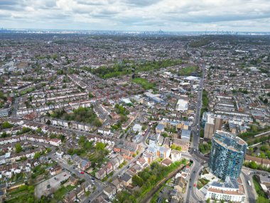 Batı Croydon Londra Başkent Turu 'nda yüksek açılı binaların manzarası. İngiltere 'nin merkezi Londra' sı. Hava Görüntüsü İHA 'nın Kamerasıyla 24 Nisan 2024' te çekildi.
