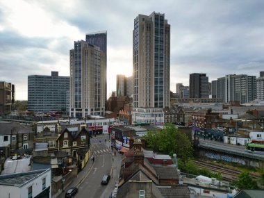 Batı Croydon Londra Başkent Turu 'nda yüksek açılı binaların manzarası. İngiltere 'nin merkezi Londra' sı. Hava Görüntüsü İHA 'nın Kamerasıyla 24 Nisan 2024' te çekildi.