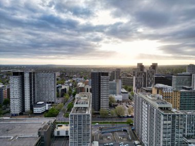 Batı Croydon Londra Başkent Turu 'nda yüksek açılı binaların manzarası. İngiltere 'nin merkezi Londra' sı. Hava Görüntüsü İHA 'nın Kamerasıyla 24 Nisan 2024' te çekildi.