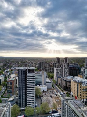 Batı Croydon Londra Başkent Turu 'nda yüksek açılı binaların manzarası. İngiltere 'nin merkezi Londra' sı. Hava Görüntüsü İHA 'nın Kamerasıyla 24 Nisan 2024' te çekildi.