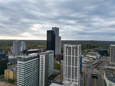 Batı Croydon Londra Başkent Turu 'nda yüksek açılı binaların manzarası. İngiltere 'nin merkezi Londra' sı. Hava Görüntüsü İHA 'nın Kamerasıyla 24 Nisan 2024' te çekildi.