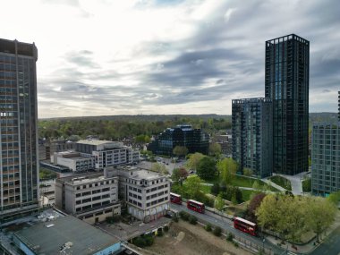 Batı Croydon Londra Başkent Turu 'nda yüksek açılı binaların manzarası. İngiltere 'nin merkezi Londra' sı. Hava Görüntüsü İHA 'nın Kamerasıyla 24 Nisan 2024' te çekildi.