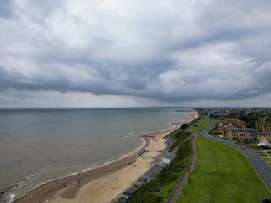 İngiltere 'nin Deniz Kenti' ndeki Merkez Clacton 'da, En Güzel ve Çekici İngiliz Turist Çekimi' nin Hava Manzarası. Yüksek Açılı Kamera 21 Mayıs 2024 'te İHA' nın Kamerasıyla çekildi.