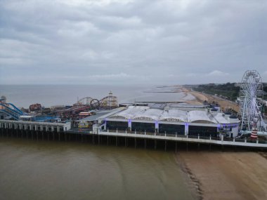 İngiltere 'nin Deniz Kenti' ndeki Merkez Clacton 'da, En Güzel ve Çekici İngiliz Turist Çekimi' nin Hava Manzarası. Yüksek Açılı Kamera 21 Mayıs 2024 'te İHA' nın Kamerasıyla çekildi.