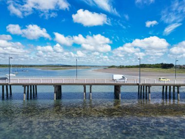 Hayling Adası 'ndaki Havant Hayling Sahili ve Okyanusu' nun Güzel ve Barışçıl Turist Çekimi Yüksek Açı Görüntüsü ve Eski Sivil Kilise, Havant Hampshire, Güney Doğu İngiltere İngiltere. 15 Mayıs 2024 'te Drone' un Kamerasıyla yakalanmış.