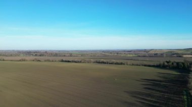 İngiltere, Bedfordshire yakınlarındaki Hexton Village 'ın yüksek açılı görüntüsü. Hava Görüntüleri 29 Kasım 2024 'te, gün batımından hemen önce Drone' un Kamerasıyla çekildi.