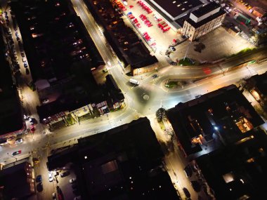 İngiltere 'nin aydınlanmış Central Bedford şehrinin hava görüntüsü. 5 Nisan 2024, Yüksek Açılı Görüntü İHA 'nın Kamerasıyla Günbatımı ve Gecenin Başı' ndan sonra çekildi.