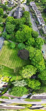 27 Mayıs 2024 'te İngiltere' nin Tarihi Banyo Şehri 'nin Yüksek Açılı Panoramik Manzarası Kısmi Bulutlu Gün' de Hava Görüntüsü, az bulutlu ve güneşli bir günde Drone 'un Kamerasıyla yakalandı..