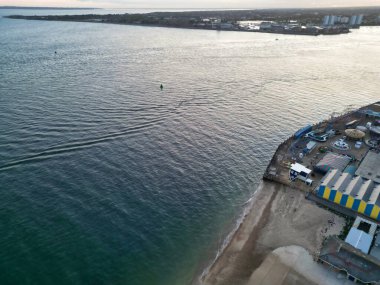 Portsmouth City 'nin güzel yüksek açılı görüntüsü Birleşik Krallık' ın güney kıyısındaki Beach and Sea Front Liman Rıhtımında yer almaktadır. Hava Görüntüleri 15 Mayıs 2024 'te İHA' nın Kamerasıyla günbatımında çekildi..