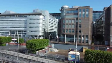 Büyük Britanya 'nın başkenti Clyde' dan İskoçya 'ya uzanan Central Glasgow şehrindeki yüksek açılı seyahat görüntüleri. 5 Haziran 2024