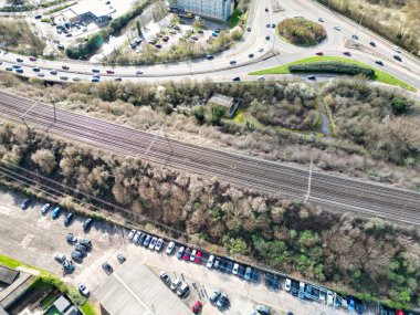 İngiltere 'nin Watford şehrinin havadan görüntüsü. Gün boyunca 3 Mart 2024. Yüksek Açılı Görüntü, güneşli bir günde 3 Mart 2024 'te çekildi. Watford City Kuzey Londra 'da yer almaktadır..