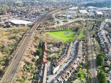 İngiltere 'nin Watford şehrinin havadan görüntüsü. Gün boyunca 3 Mart 2024. Yüksek Açılı Görüntü, güneşli bir günde 3 Mart 2024 'te çekildi. Watford City Kuzey Londra 'da yer almaktadır..