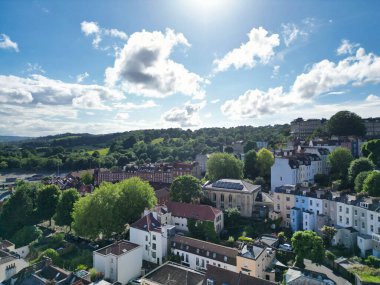 İngiltere 'nin güneybatısındaki Hotwells Central Bristol City' deki binalar. Yüksek Açılı Kamera 27 Mayıs 2024 'te İHA' nın Orta Yükseklikten Kamerası ile yakalandı..