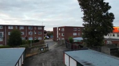 İngiltere 'nin Luton şehrinin Yüksek Angle Ev ve Residential ilçesi. Hava Görüntüsü, 10 Ekim 2024 'te, Orta Yükseklikten Gün Doğuşundan Sonra Sabah' ta Drone 'un Kamerasıyla çekildi..