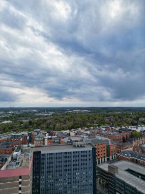 İngiltere şehir merkezi ve Merkez Tarihi Nottingham Şehir Merkezi, Büyük Britanya. Hava Görüntüsü, 26 Nisan 2024 'te İHA' nın Orta Yükseklikten Kamerası ile yakalandı.