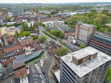 İngiltere şehir merkezi ve Merkez Tarihi Nottingham Şehir Merkezi, Büyük Britanya. Hava Görüntüsü, 26 Nisan 2024 'te İHA' nın Orta Yükseklikten Kamerası ile yakalandı.