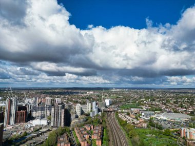 İngiltere 'nin Merkez ve Merkez Wembley Londra şehrinin yüksek açılı görüntüsü İngiltere' nin Büyük Britanya 'sı. Hava Görüntüleri 17 Nisan 2024 'te İHA' nın Orta Yükseklikten Kamerası ile yakalandı.