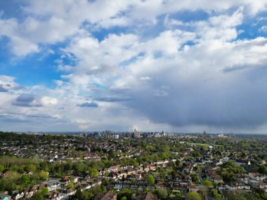 İngiltere 'nin Merkez ve Merkez Wembley Londra şehrinin yüksek açılı görüntüsü İngiltere' nin Büyük Britanya 'sı. Hava Görüntüleri 17 Nisan 2024 'te İHA' nın Orta Yükseklikten Kamerası ile yakalandı.