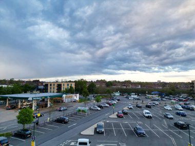 İngiltere 'nin Merkez ve Merkez Wembley Londra şehrinin yüksek açılı görüntüsü İngiltere' nin Büyük Britanya 'sı. Hava Görüntüleri 17 Nisan 2024 'te İHA' nın Orta Yükseklikten Kamerası ile yakalandı.