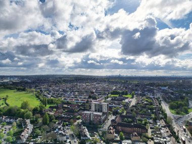 İngiltere 'nin Merkez ve Merkez Wembley Londra şehrinin yüksek açılı görüntüsü İngiltere' nin Büyük Britanya 'sı. Hava Görüntüleri 17 Nisan 2024 'te İHA' nın Orta Yükseklikten Kamerası ile yakalandı.