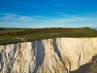 Birleşik Krallık 'ın Beachy Head' deki British Tourist Attraction at Beachy Head view and Ocean at Eastbourne, East Sussex, England during Sunset. Drone 'un Kamera Görüntüsü 10 Mayıs 2024' te çekildi.