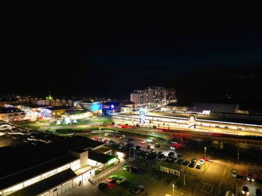 Aydınlanmış Brighton Sahili ve Okyanus Şehri 'nin ve İngiltere' nin Doğu Sussex 'in İngiliz Turist Çekimi' nin Hava Görüntüsü, İngiltere Büyük Britanya Gece Vakti. Drone 'un Kamera Görüntüsü 3 Aralık 2024