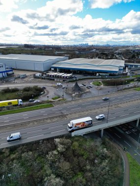 Dagenham City 'nin Yüksek Açılı Manzarası İngiltere' nin Doğu Londra Başkenti Gün Batımında Büyük Britanya. Hava Görüntüleri 2 Mart 2024 'te İHA' nın Kamerasıyla Orta Yükseklikten çekildi..