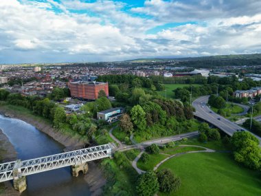 İngiltere 'nin güneybatısındaki Cumberland Havzası Merkez Bristol Şehri' nin havadan görünüşü. Yüksek Açılı Kamera 28 Mayıs 2024 'te İHA' nın Orta Yükseklikten Kamerası ile yakalandı..