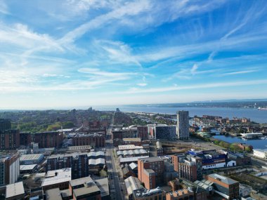 İngiltere 'nin kuzeybatısında İngiliz Liverpool Şehir Merkezi, İngiltere' nin kuzeybatısında deniz kenti Beach ve Okyanus Rıhtımı 'ndaki tarihi ve modern Central Town Center ve Downtown Buildings. 5 Mayıs 2024