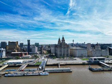 İngiltere 'nin kuzeybatısında İngiliz Liverpool Şehir Merkezi, İngiltere' nin kuzeybatısında deniz kenti Beach ve Okyanus Rıhtımı 'ndaki tarihi ve modern Central Town Center ve Downtown Buildings. 5 Mayıs 2024. 