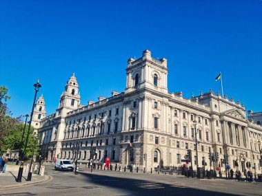 Westminster Tower Köprüsü ve Londra Gözü yakınlarındaki Tarihi Binalar, İngiltere 'nin başkenti Londra' nın Central London 'da Big Ben Nehrinin yanında Thames. 10 Mayıs 2025
