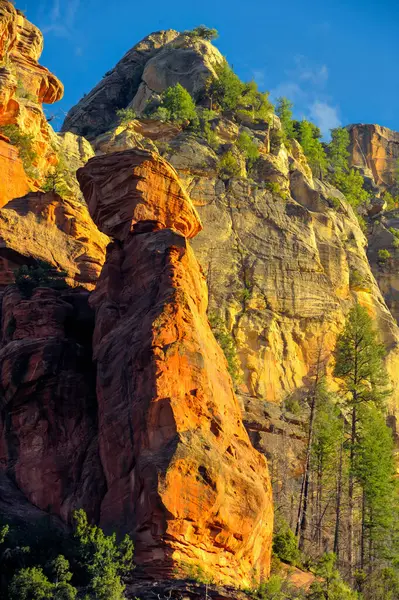 Resimli Sedona Ulusal Parkı 'nda çarpıcı bir jeolojik oluşum