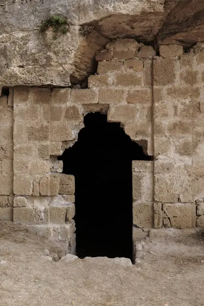 Paphos 'taki Kralların Mezarları' nın soluk fotoğrafı. Kıbrıs adası. Eski görünüm