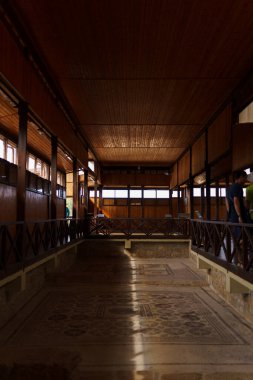 İznik Ayasofya Orhan Camii ya da İznik Ayasofya Kilisesi Camii genel görünümü ve Omphalion. Türkiye Bursa Iznik 19 Mayıs 2023